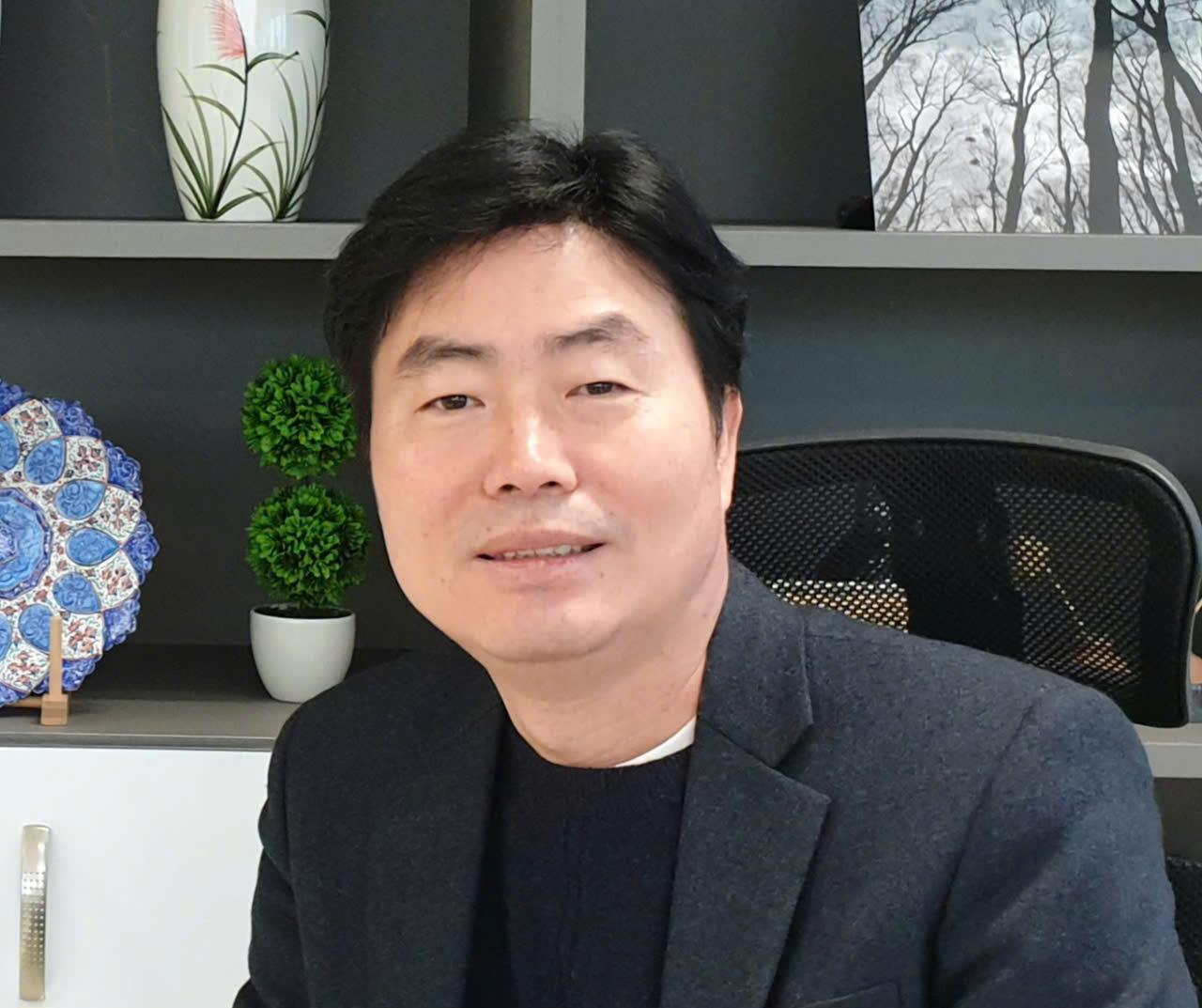 TS. Lee Dong-Je