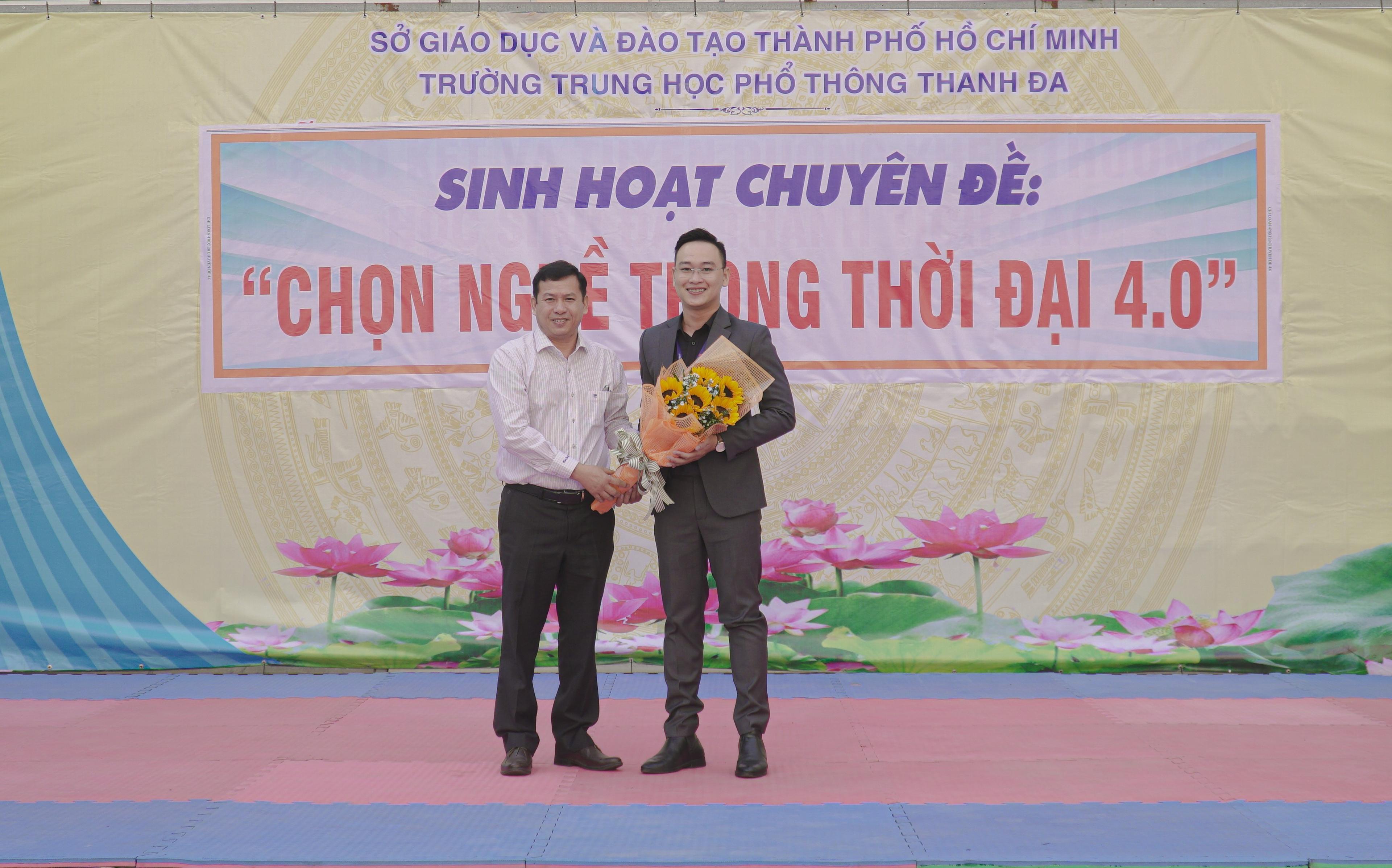 Văn Lang đồng hành cùng học sinh THPT Thanh Đa sinh hoạt chuyên đề “Chọn ngành nghề trong thời đại 4.0”
