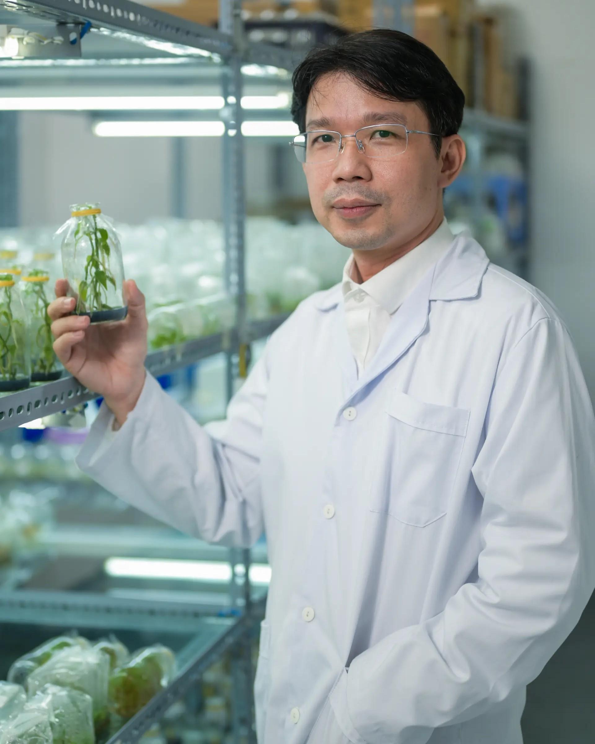 TS. Nguyễn Hữu Hùng