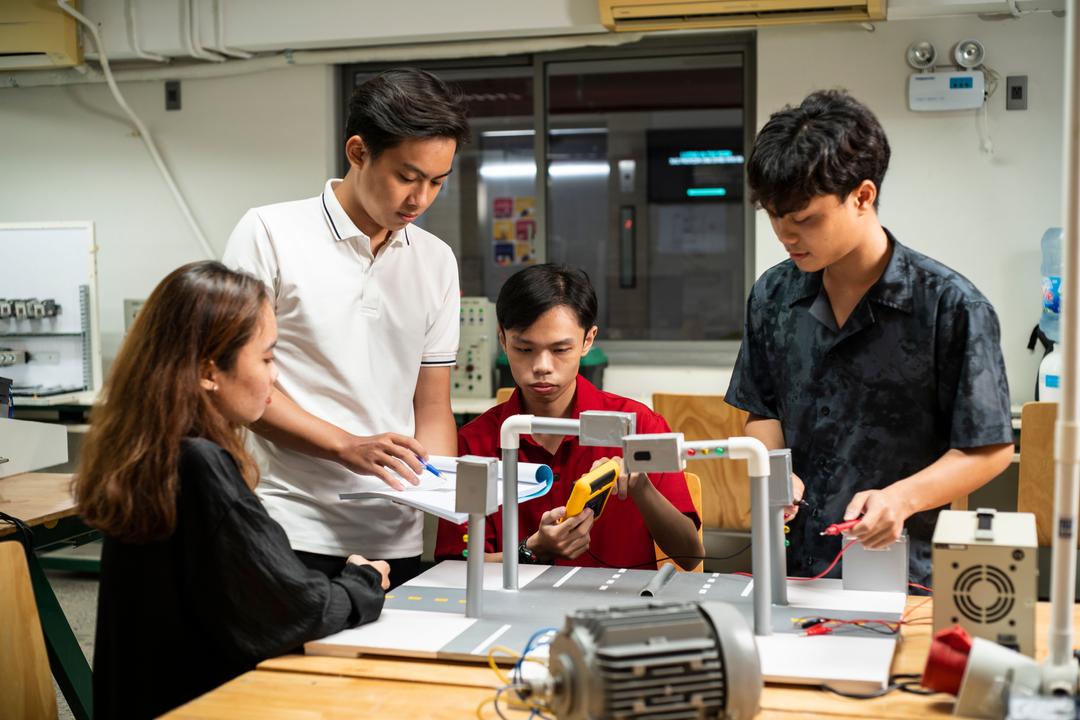 Khoa Kỹ thuật Cơ – Điện và Máy tính trường đại học Văn Lang
