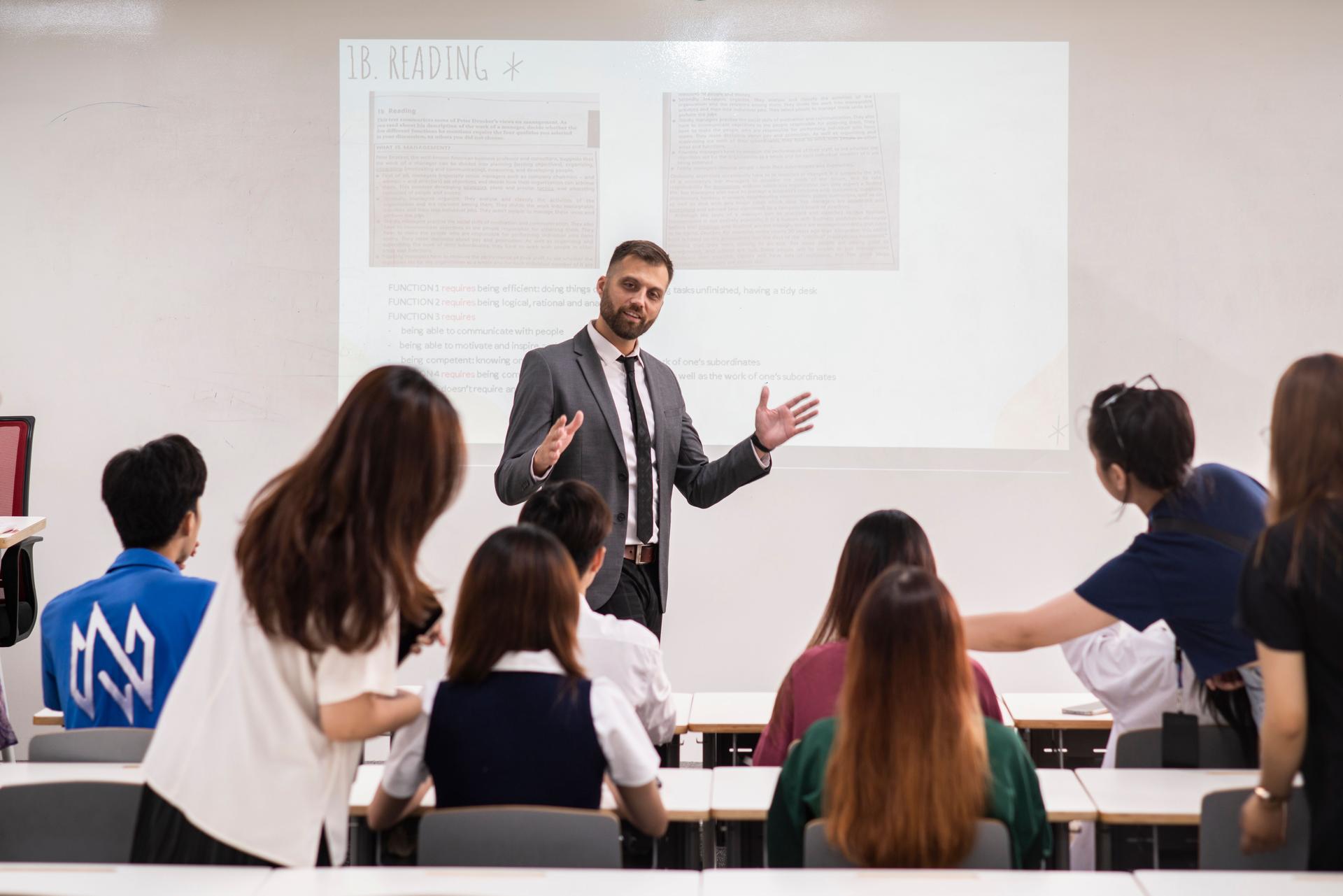 Van Lang University - VLU | Trường Đại học Văn Lang